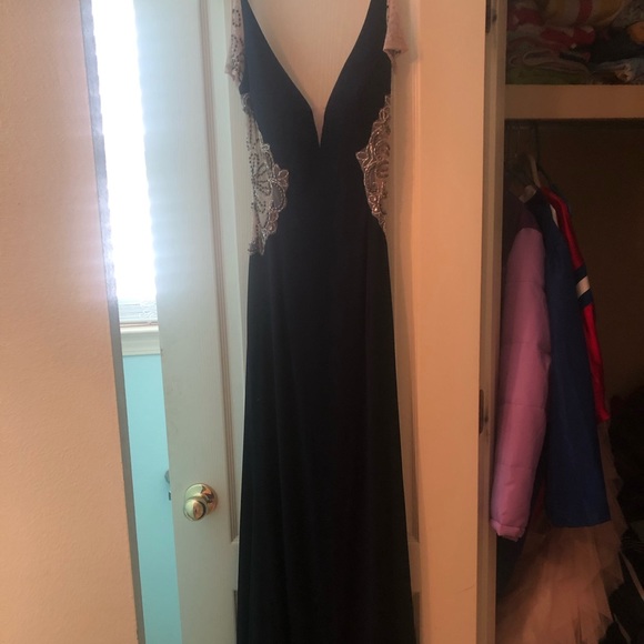 Backless prom dress - Picture 2 of 4